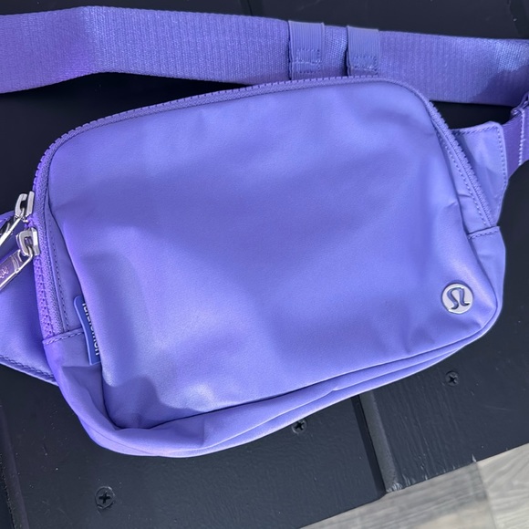 lululemon athletica Accessories - Lululemon everywhere beltbag 2L